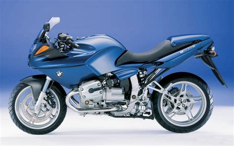 BMW R 1100 S in curva