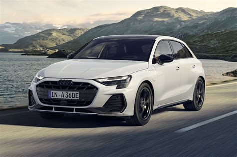 Audi A3 Sportback in movimento su strada