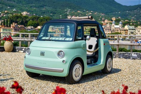 Fiat Topolino elettrica in contesto urbano