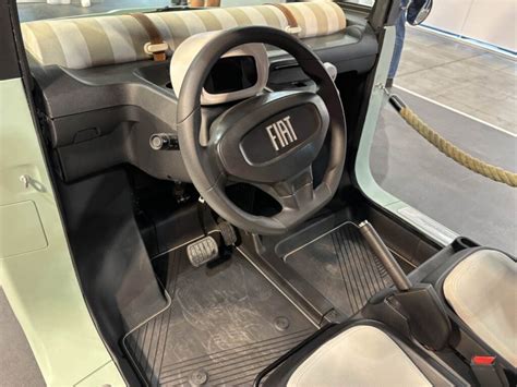 Dettaglio degli interni della Fiat Topolino elettrica