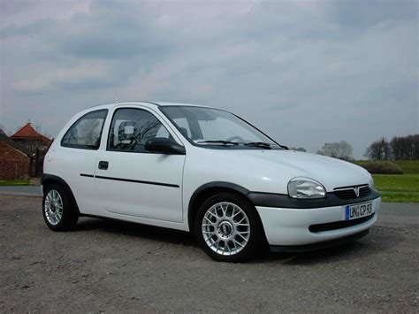 Opel Corsa B hatchback blu