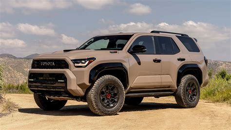 Toyota 4Runner in un paesaggio montano