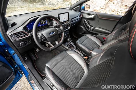 Ford Puma interni plancia e schermi