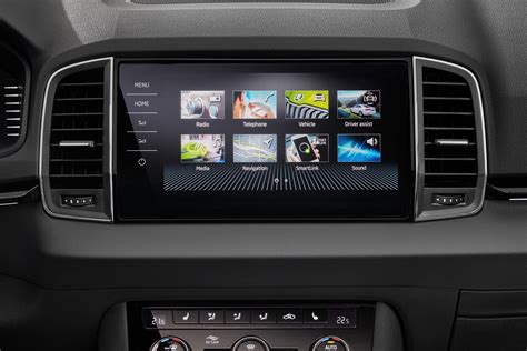 Dettaglio del sistema di infotainment della Škoda Karoq