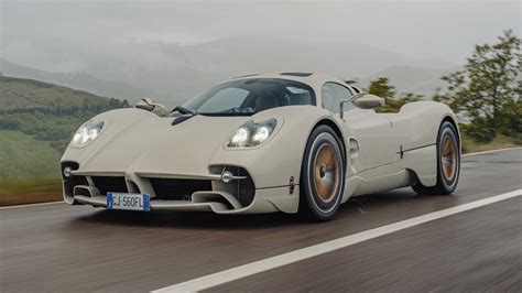 Pagani Utopia Coupé in un ambiente suggestivo