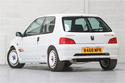 Peugeot 106 Rallye in azione su pista