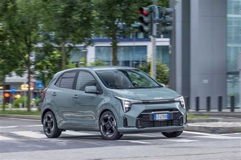 Infografica sui sistemi di sicurezza attiva della Kia Picanto