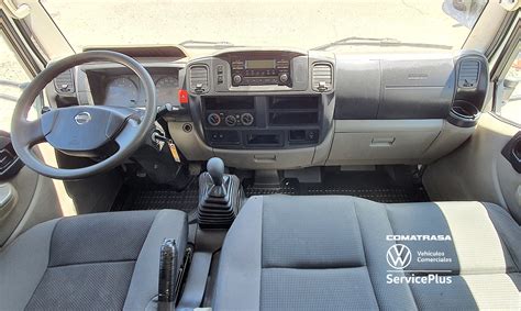 Interni della cabina del Nissan NT400 Cabstar