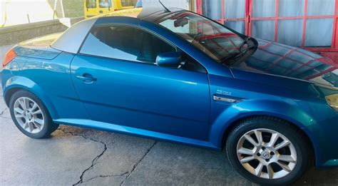 Opel Tigra prima generazione in colore blu