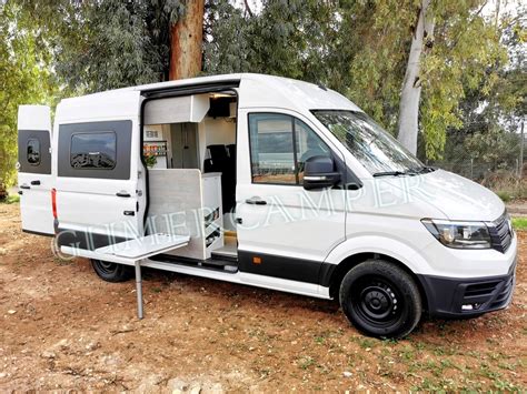 Volkswagen Crafter camperizzato in ambiente naturale