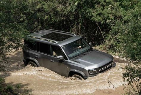 Jetour Traveller in azione su sterrato