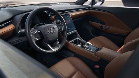 Lexus LBX in ambiente urbano