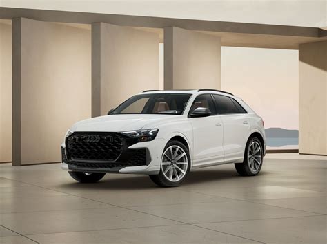 Audi Q8 in ambiente urbano