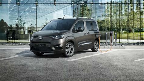 Toyota Proace Verso Electric in ricarica