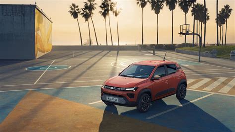 Dacia Spring vista anteriore con design rinnovato