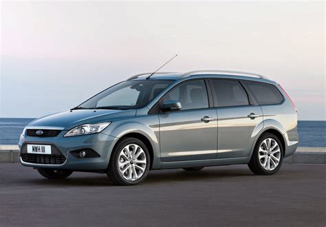 Vista laterale Ford Focus Station Wagon