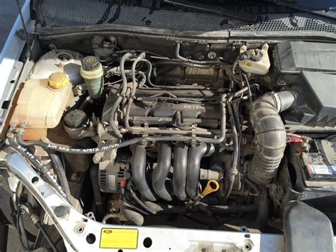 Dettaglio vano motore Ford Focus