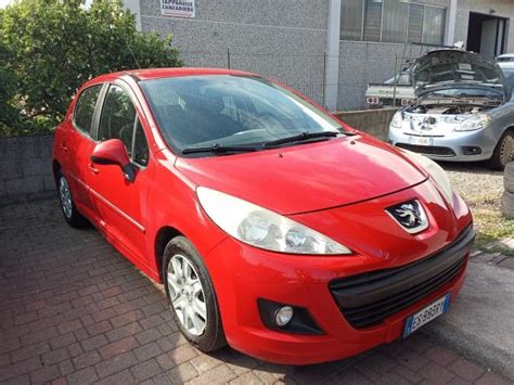 Peugeot 207 Plus Eco GPL in primo piano