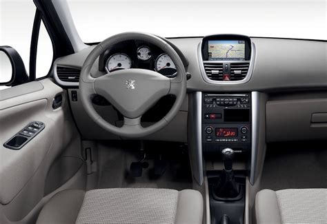Interni della Peugeot 207 Plus Eco GPL