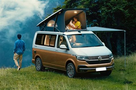 Volkswagen California Ocean con tetto a soffietto aperto