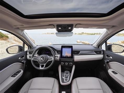 Renault Captur interni con schermo openR link