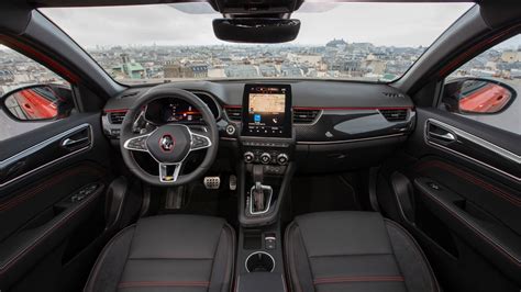 Interni Renault Arkana con display centrale