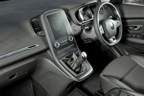 Renault Scenic 2010 dashboard with navigation system