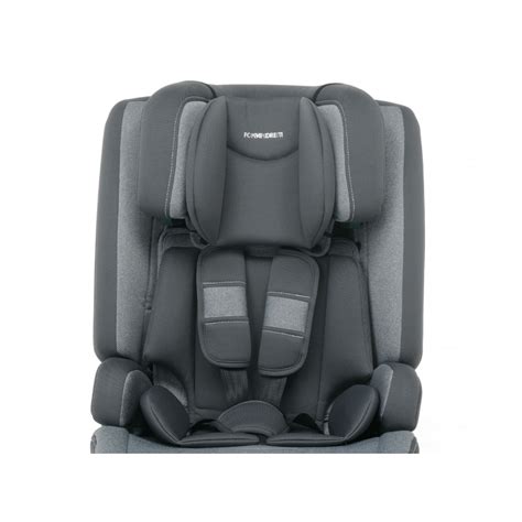 Bambino nel seggiolino auto Foppapedretti Street i-Size