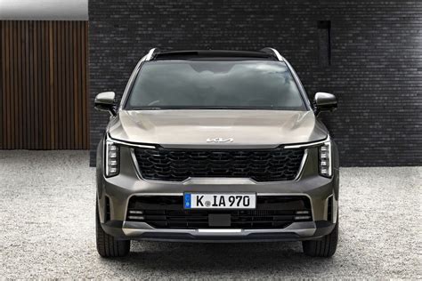 Kia Sportage vista frontale con design Tiger Nose