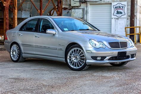 Mercedes-Benz C32 AMG in primo piano