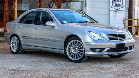 Grafico comparativo prezzi Mercedes C32 AMG tra diverse versioni