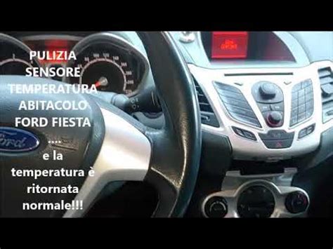 Ford Fiesta abitacolo con aria condizionata accesa