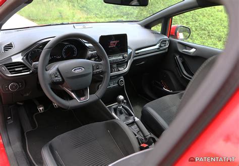 Interni Ford Fiesta ST con sedili Recaro