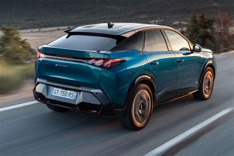 Peugeot 3008 Hybrid in strada