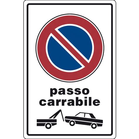 Immagine illustrativa di un veicolo parcheggiato correttamente davanti a un accesso senza passo carrabile