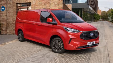 Ford E-Transit Custom in movimento