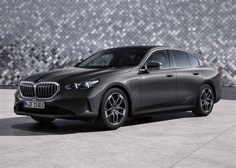 BMW Serie 5 in primo piano con design elegante