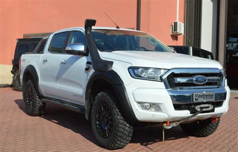 Ford Ranger in allestimento militare in azione