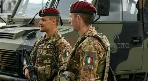 Soldati italiani utilizzano il Ford Ranger in un'esercitazione
