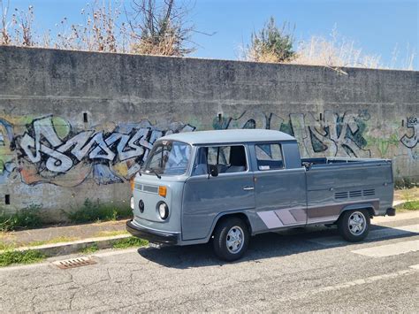 Volkswagen T2 Doppia Cabina in un cantiere