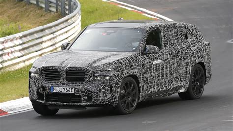 BMW XM su strada
