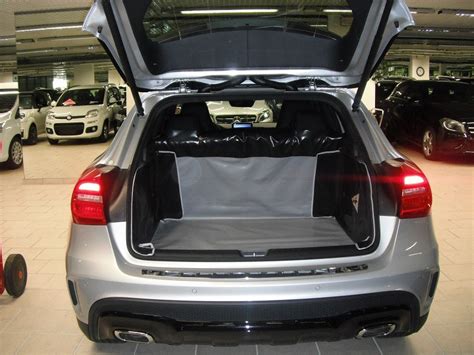 Cappelliera Mercedes GLA installata nel bagagliaio