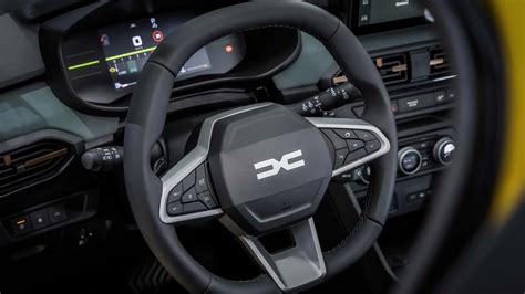 Interni Dacia Sandero con caricabatteria wireless
