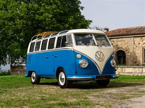 Raduno di Volkswagen Transporter d'epoca