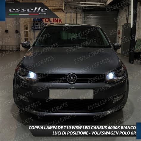 Frontale Volkswagen Polo con luci a LED accese