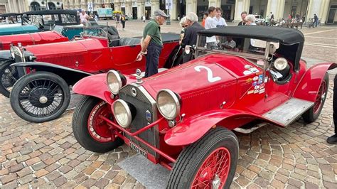 Un club di auto d'epoca italiane