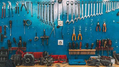 Car service with tools