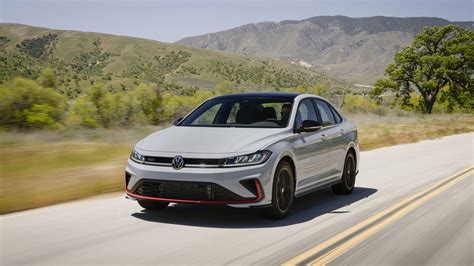 Volkswagen Jetta storica e moderna a confronto