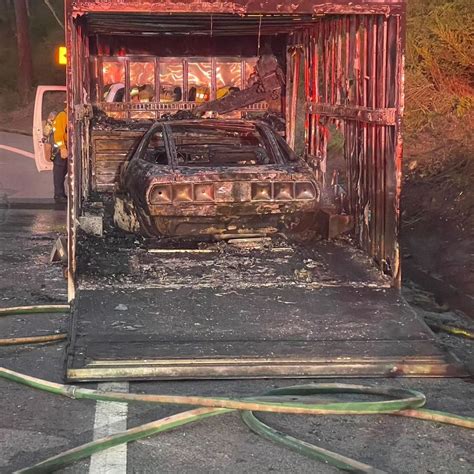 Rimorchio distrutto con i resti della Ford Probe I Ghia