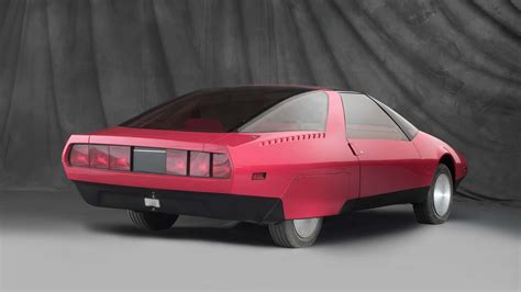 Resti carbonizzati della Ford Probe I Ghia